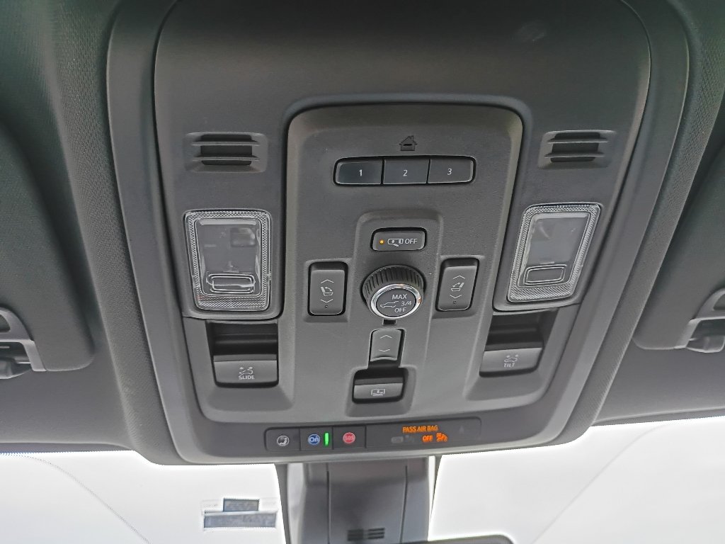 Used 2021 White Frost Tricoat GMC SLT image 34
