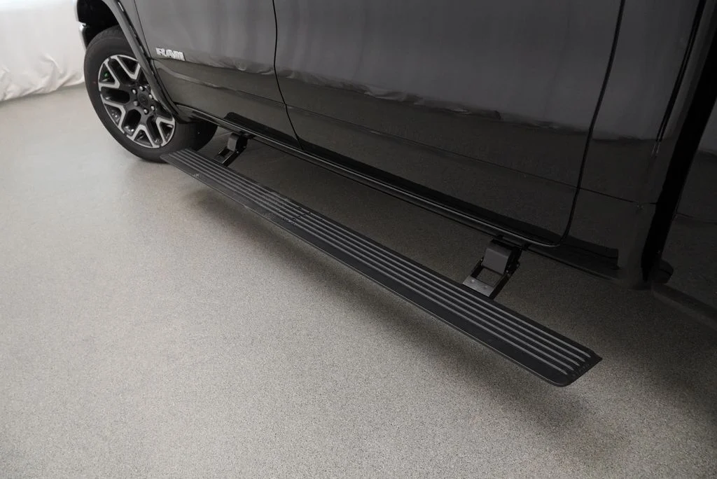 New 2027 Diamond Black Crystal Pearl-Coat Exterior Paint RAM Laramie image 29