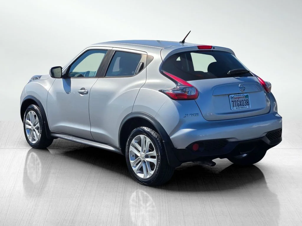 Used 2016 Silver Nissan S image 8