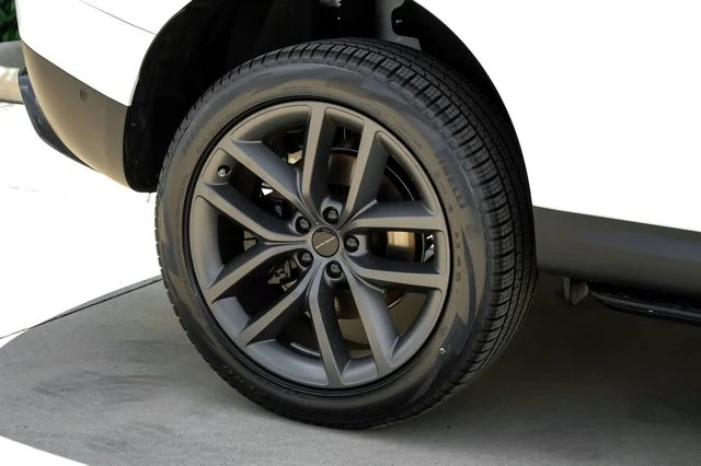 New 2026 Fuji White Land Rover SE image 61