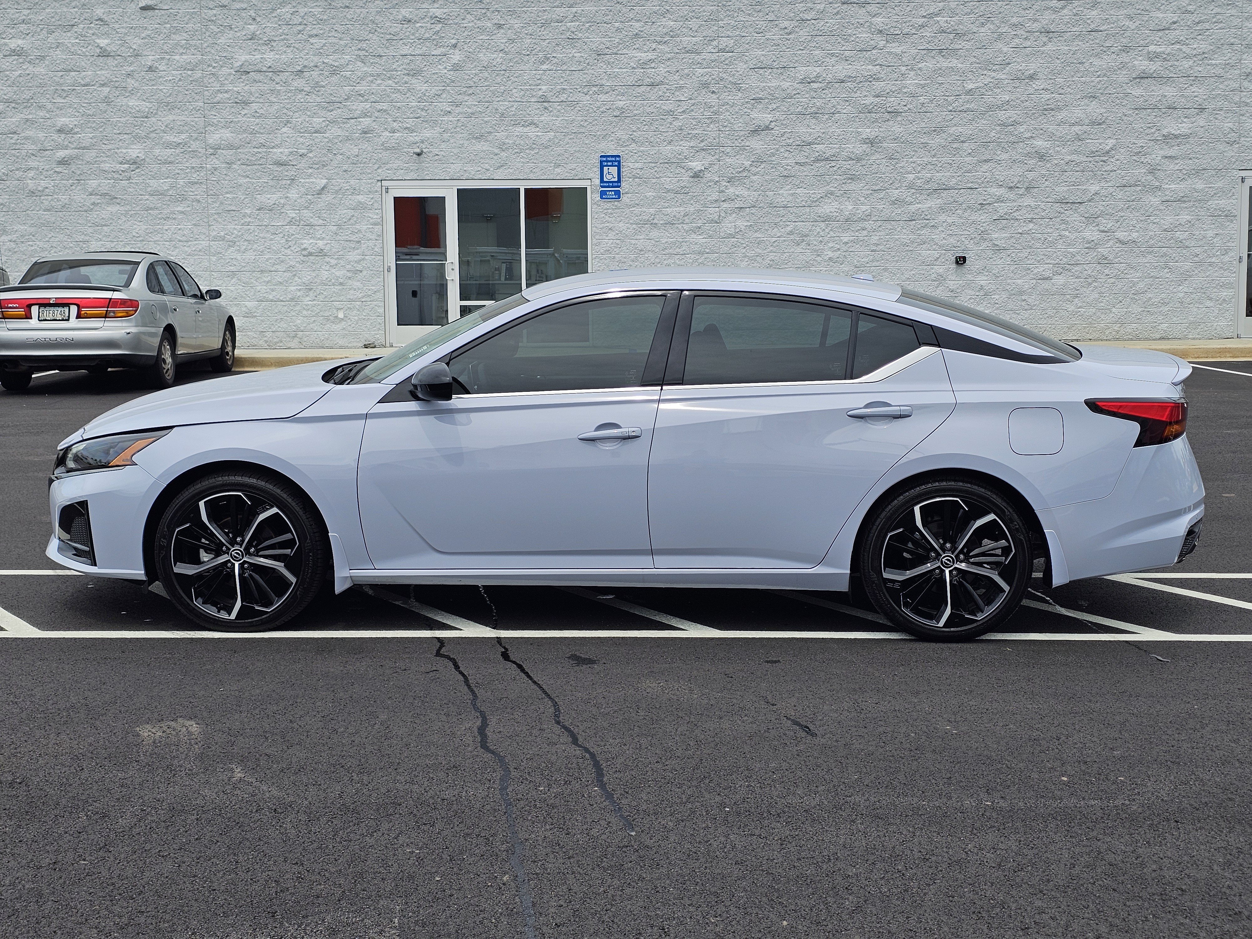Used 2025 Gray Nissan SR FWD image 15