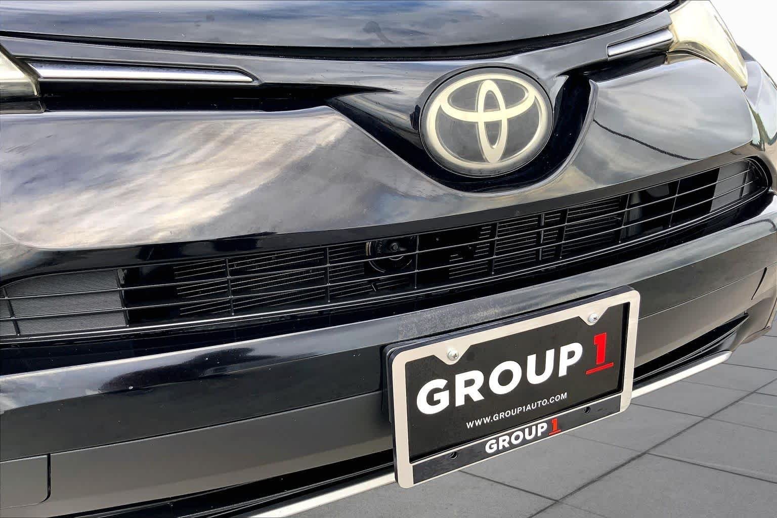 Used 2017 Black Toyota XLE image 29