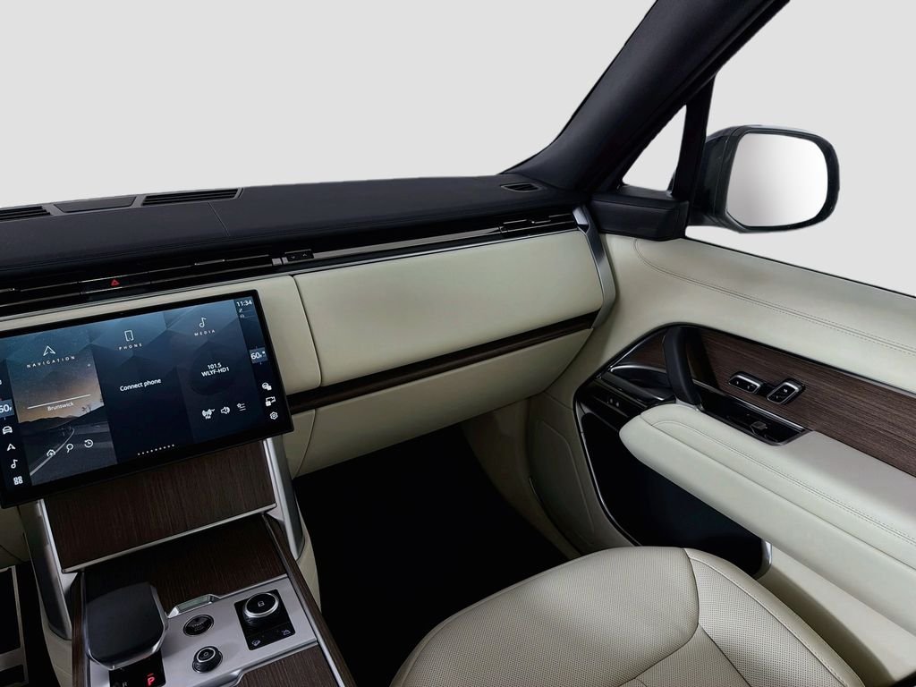 New 2027 Fuji White Land Rover SE image 25