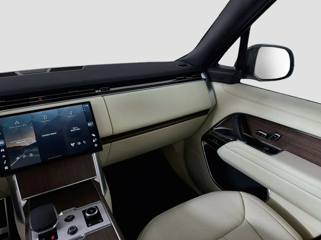 New 2027 Fuji White Land Rover SE image 25