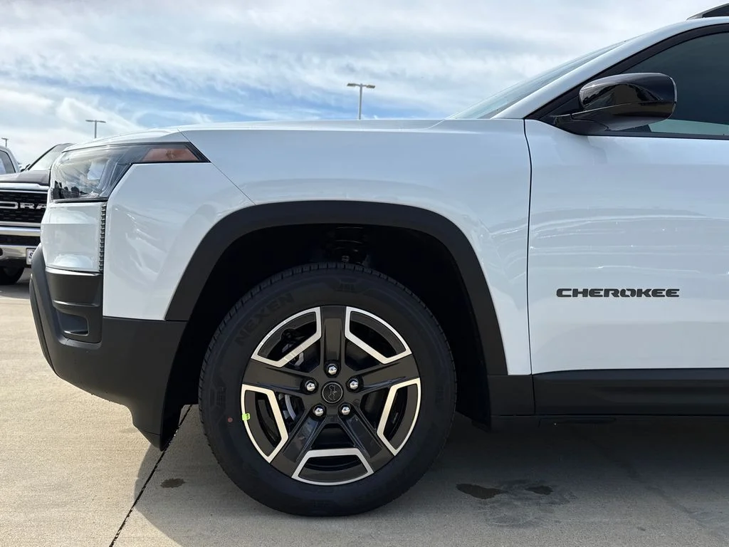 New 2026 Bright White Clear-Coat Exterior Paint Jeep Laredo image 5