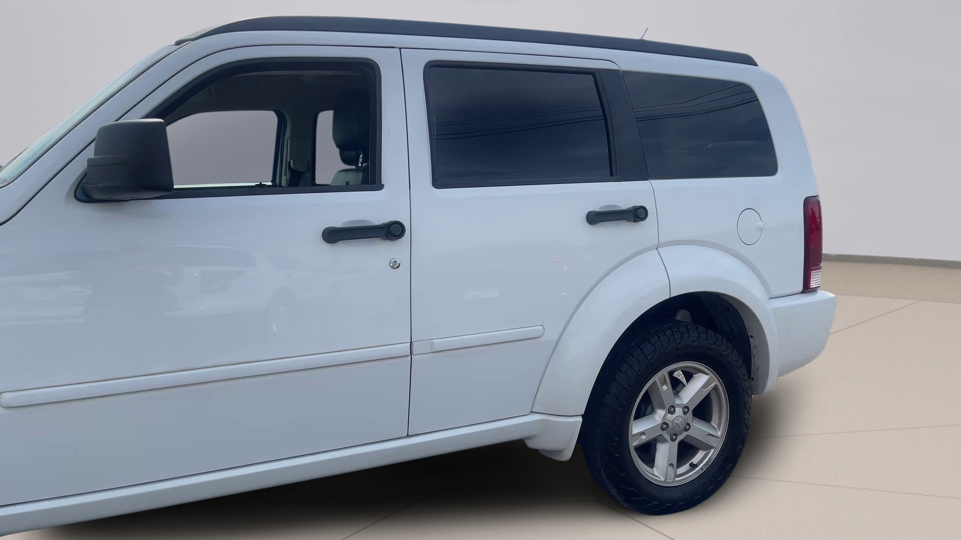 Used 2011 White Dodge SXT 4WD image 8