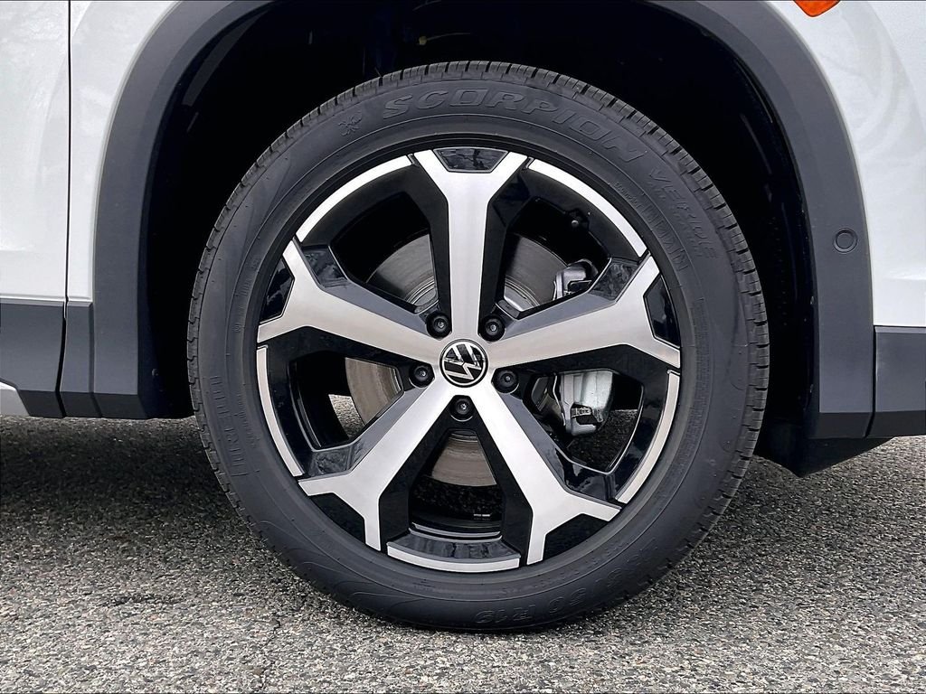 New 2026 White/off-white Volkswagen 2.0T SE image 8