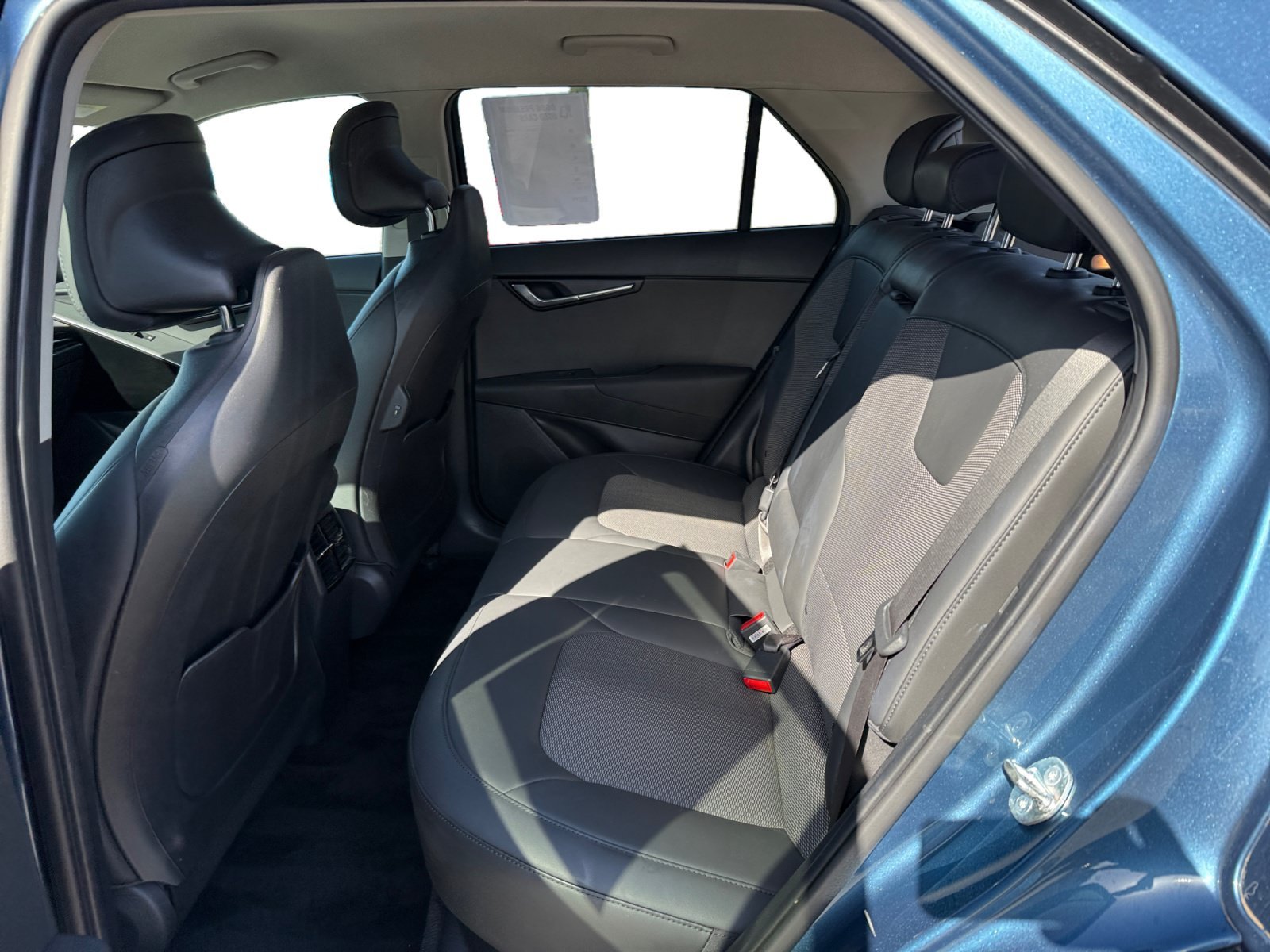 Used 2023 Mineral Blue Kia Wind image 16