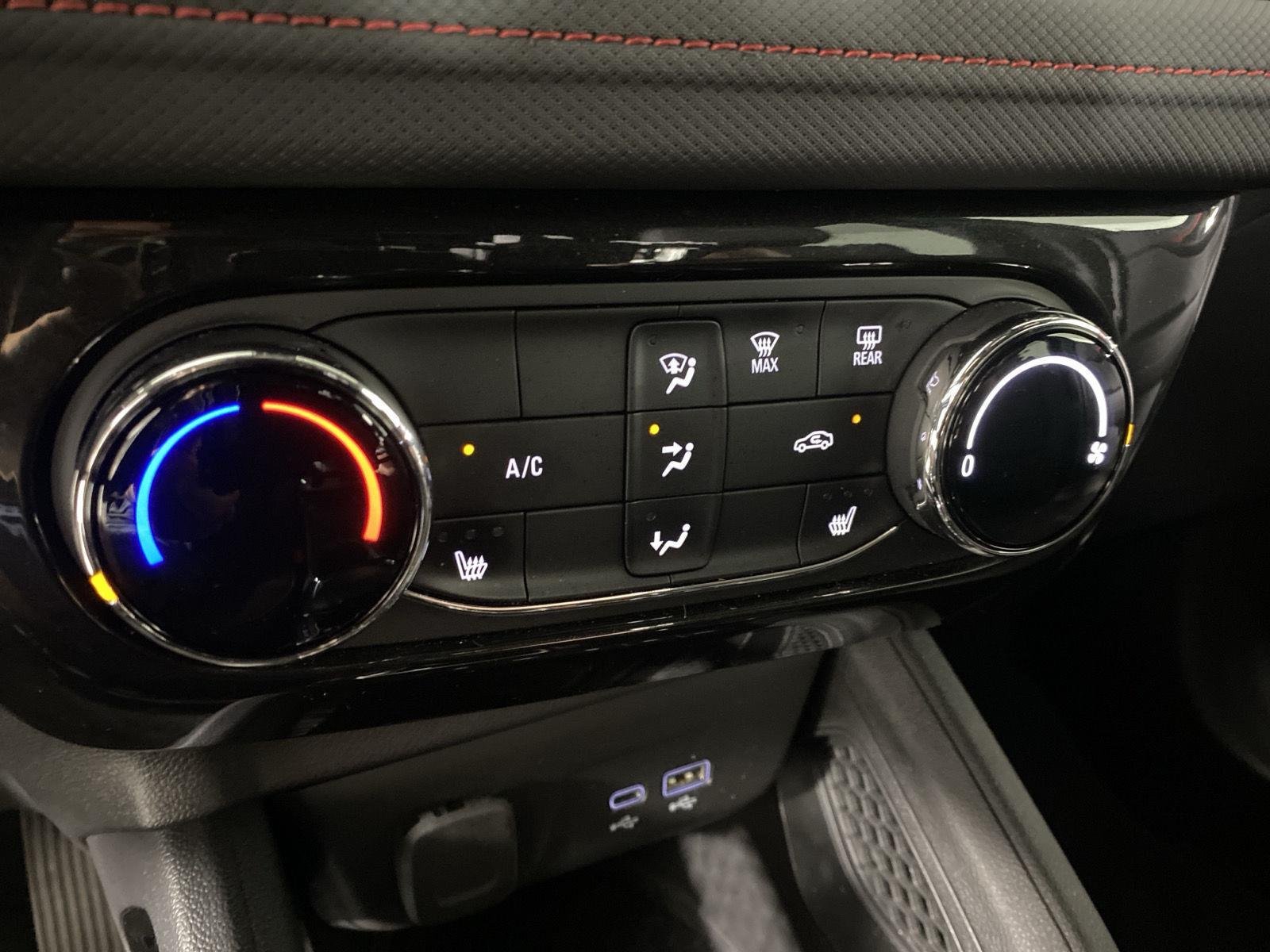 Used 2025 Iridescent Pearl Tricoat Chevrolet RS image 19