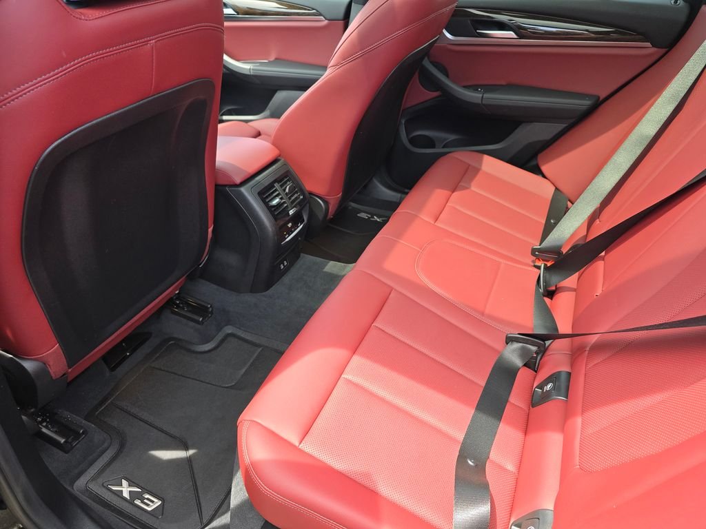 Used 2022  BMW xDrive30i image 21