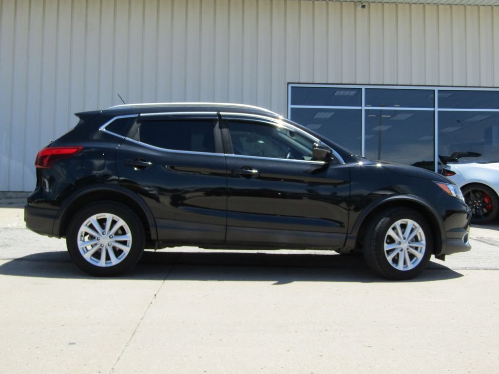 Used 2017 Black Nissan SL image 2