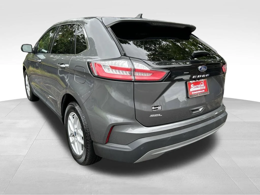 Used 2021 Gray Ford SEL image 3