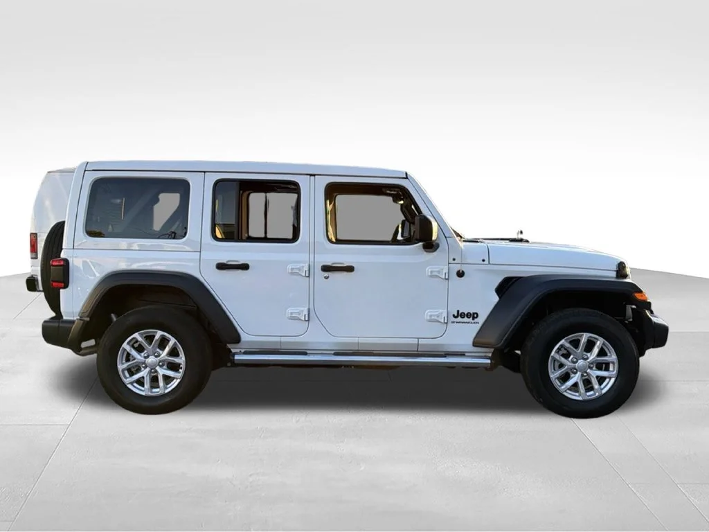 Used 2023 White Jeep Sport S image 8