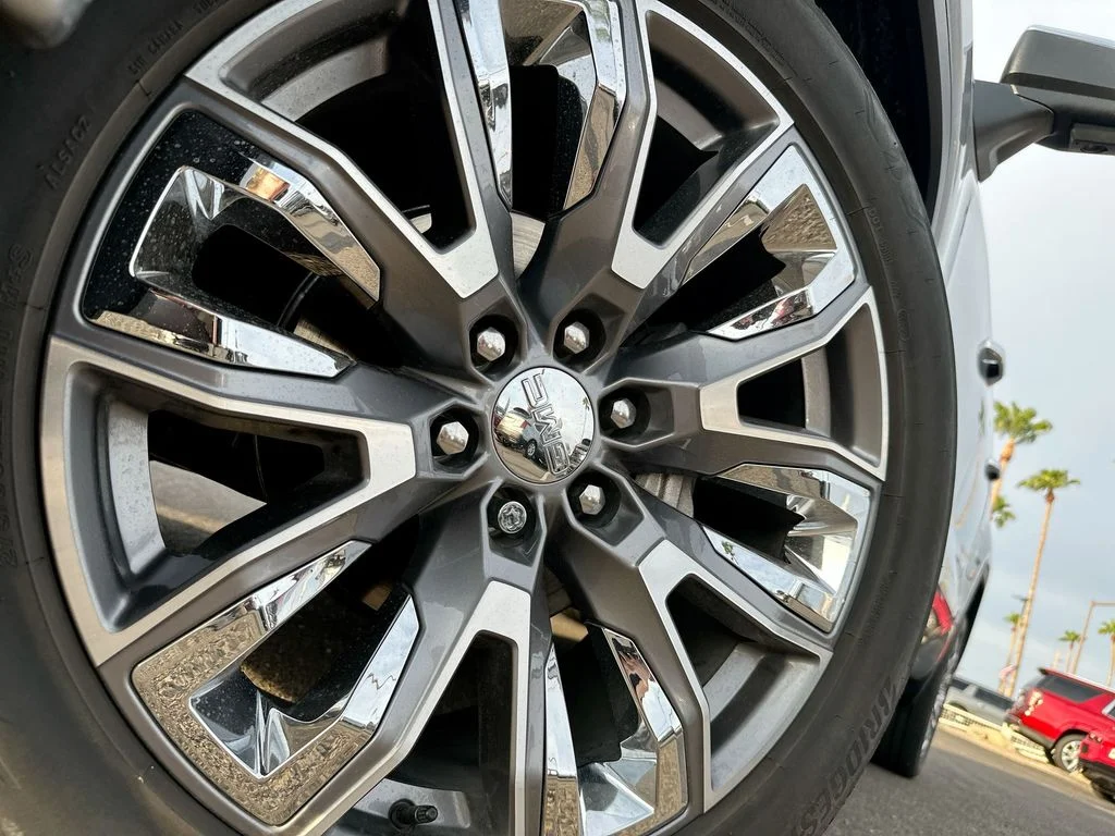Used 2023 Silver GMC Denali image 17