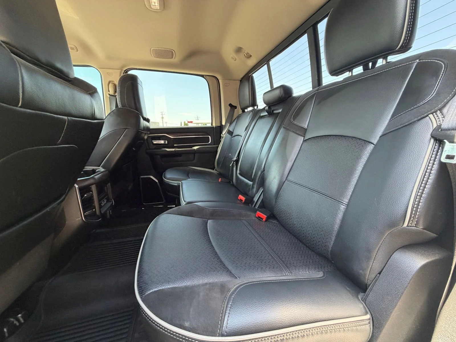 Used 2022 White Ram Laramie image 27