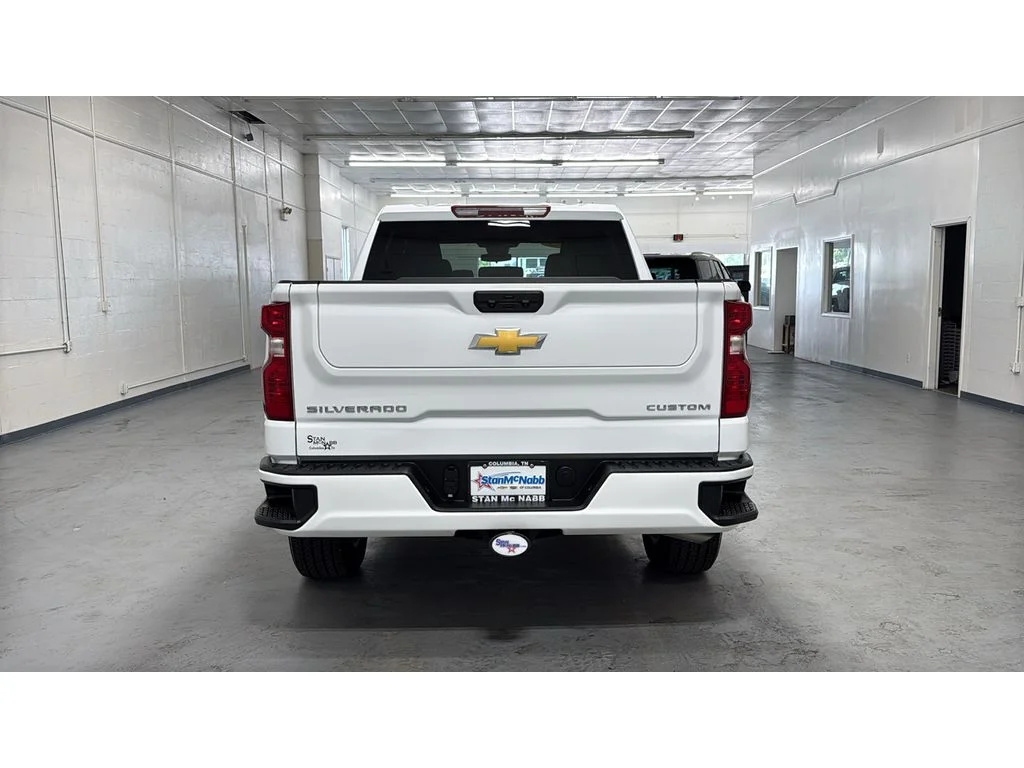 Used 2025 Summit White Chevrolet Custom image 8