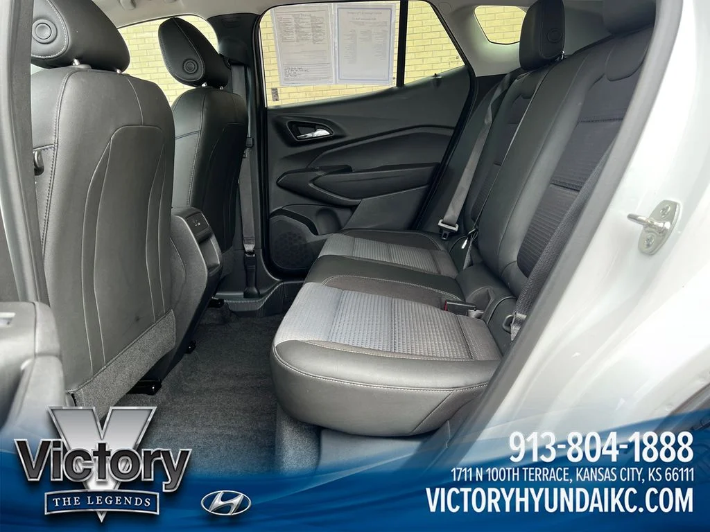 Used 2025 White Chevrolet LT image 25