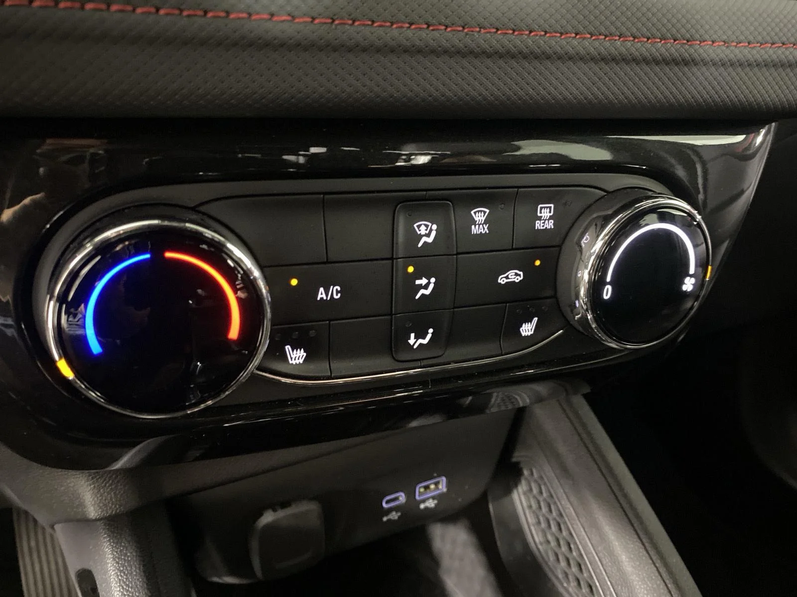 Used 2025 Iridescent Pearl Tricoat Chevrolet RS image 19