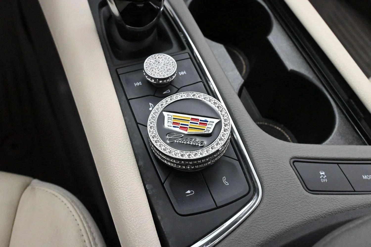 Used 2020 CRYSTAL WHITE TRICOAT Cadillac AWD Premium Luxury image 21