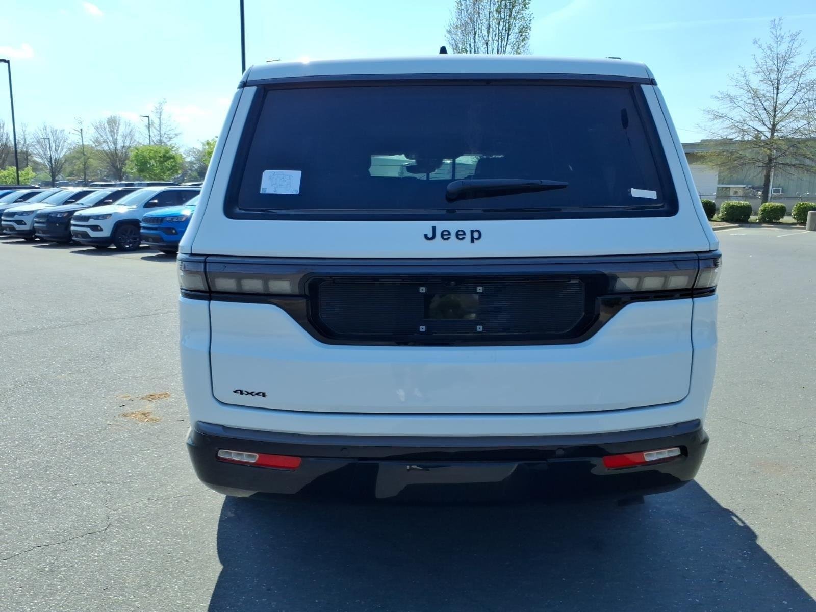 New 2026 Bright White Clear-Coat Exterior Paint Jeep Limited Altitude image 16
