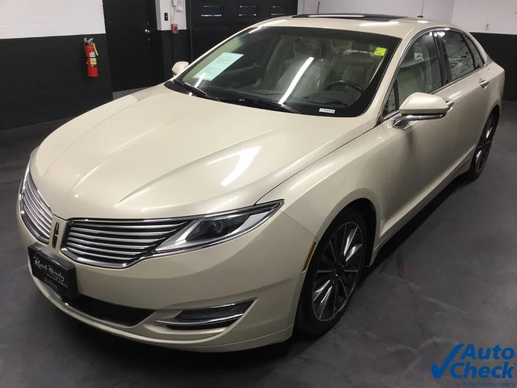 Used 2015 Silver Lincoln Base image 6