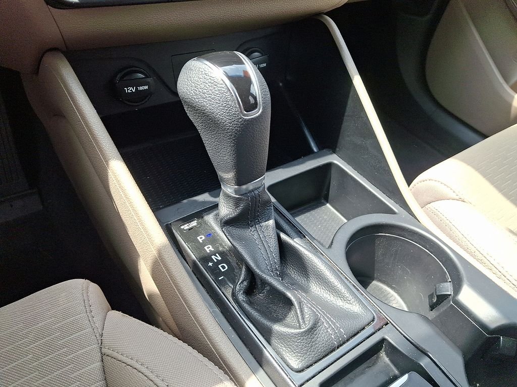 Used 2019 White Hyundai SE image 14