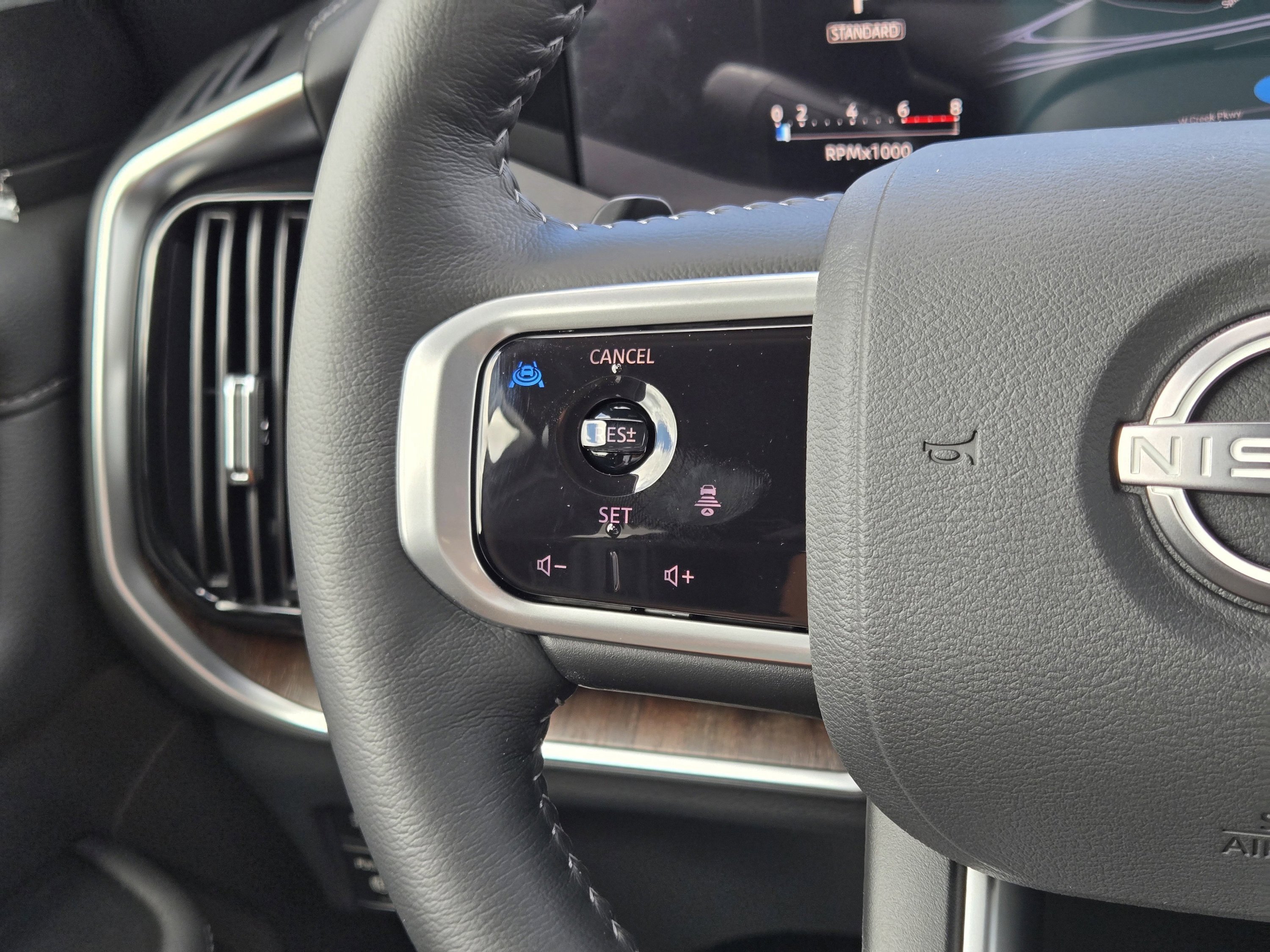 2026 Nissan Armada SL - Photo 13