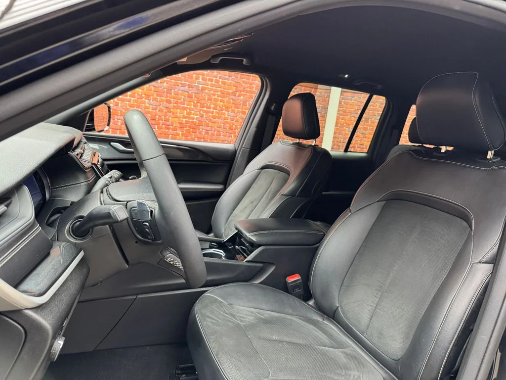 Used 2023 Diamond Black Jeep Altitude X image 22