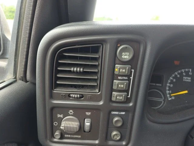 Used 2001 Black GMC SLE image 17