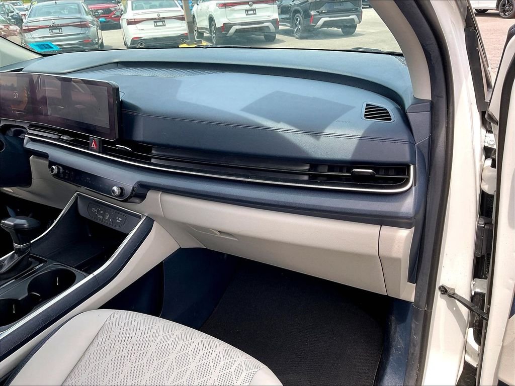 Used 2025 Snow White Pearl Kia EX image 12