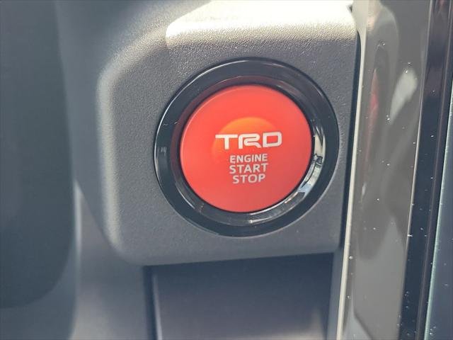 Certified Used 2025 WIND CHILL PEARL Toyota  image 27