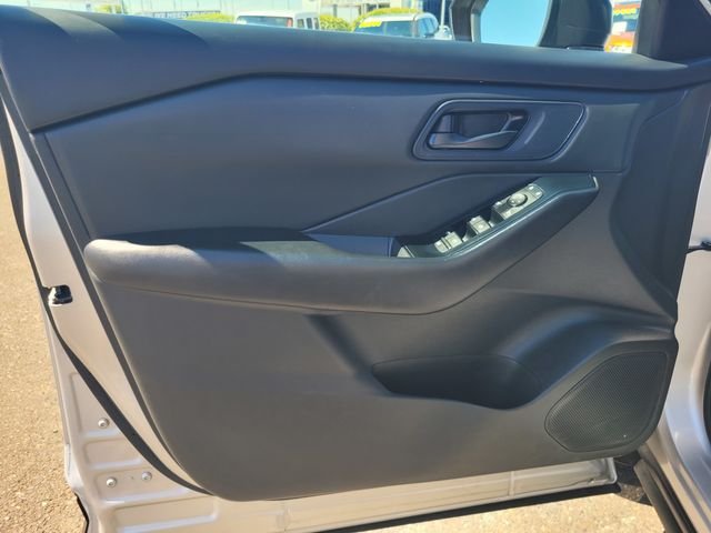 Used 2024 Silver Nissan S image 18