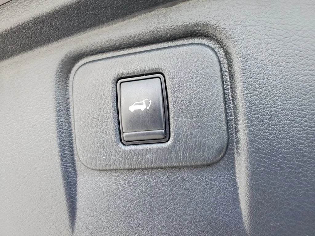 Used 2020 Black Nissan SL image 32
