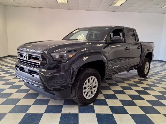 Used 2024  Toyota SR5 image 3