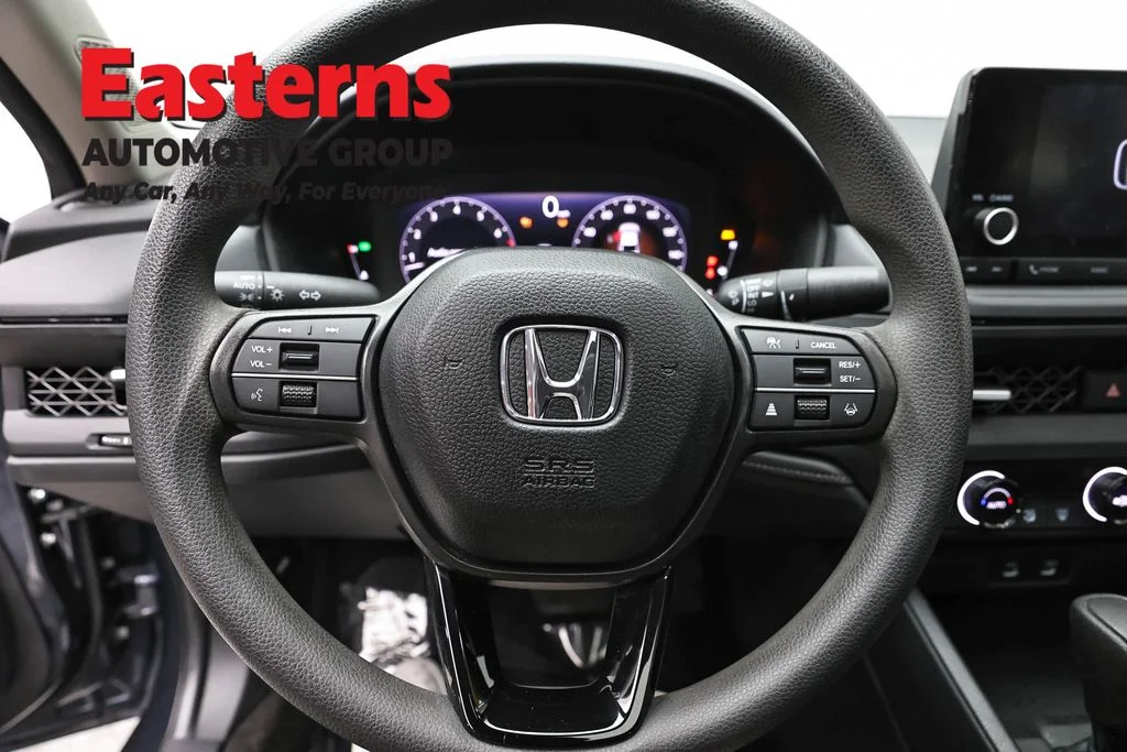 Used 2025 Gray Honda SE image 10