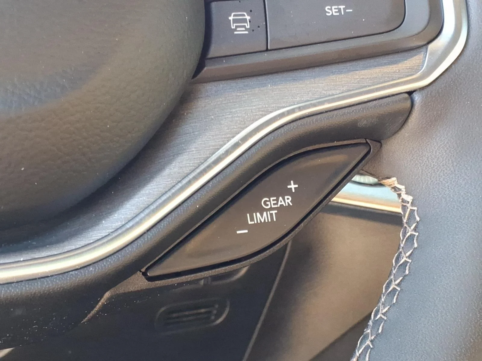 Used 2023  JEEP SERIESII image 9