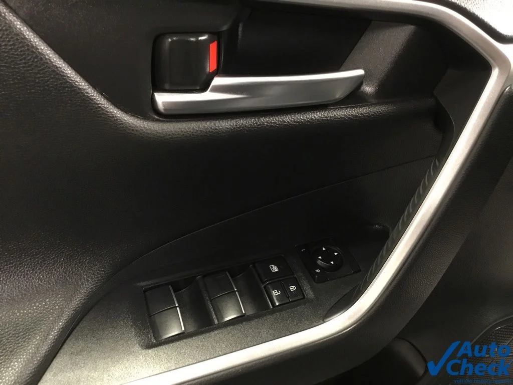 Used 2019 Silver Toyota XSE image 23