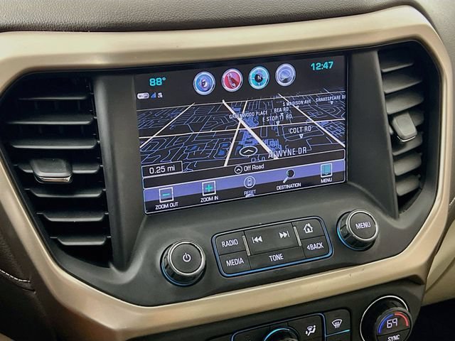 Used 2017 WHITE FROST TRICOAT GMC Denali image 18