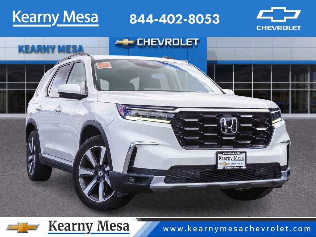 2023 Honda Pilot Touring AWD's photo