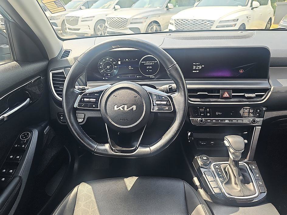 Used 2024 Pluton Blue/Black Roof Kia SX AWD image 18