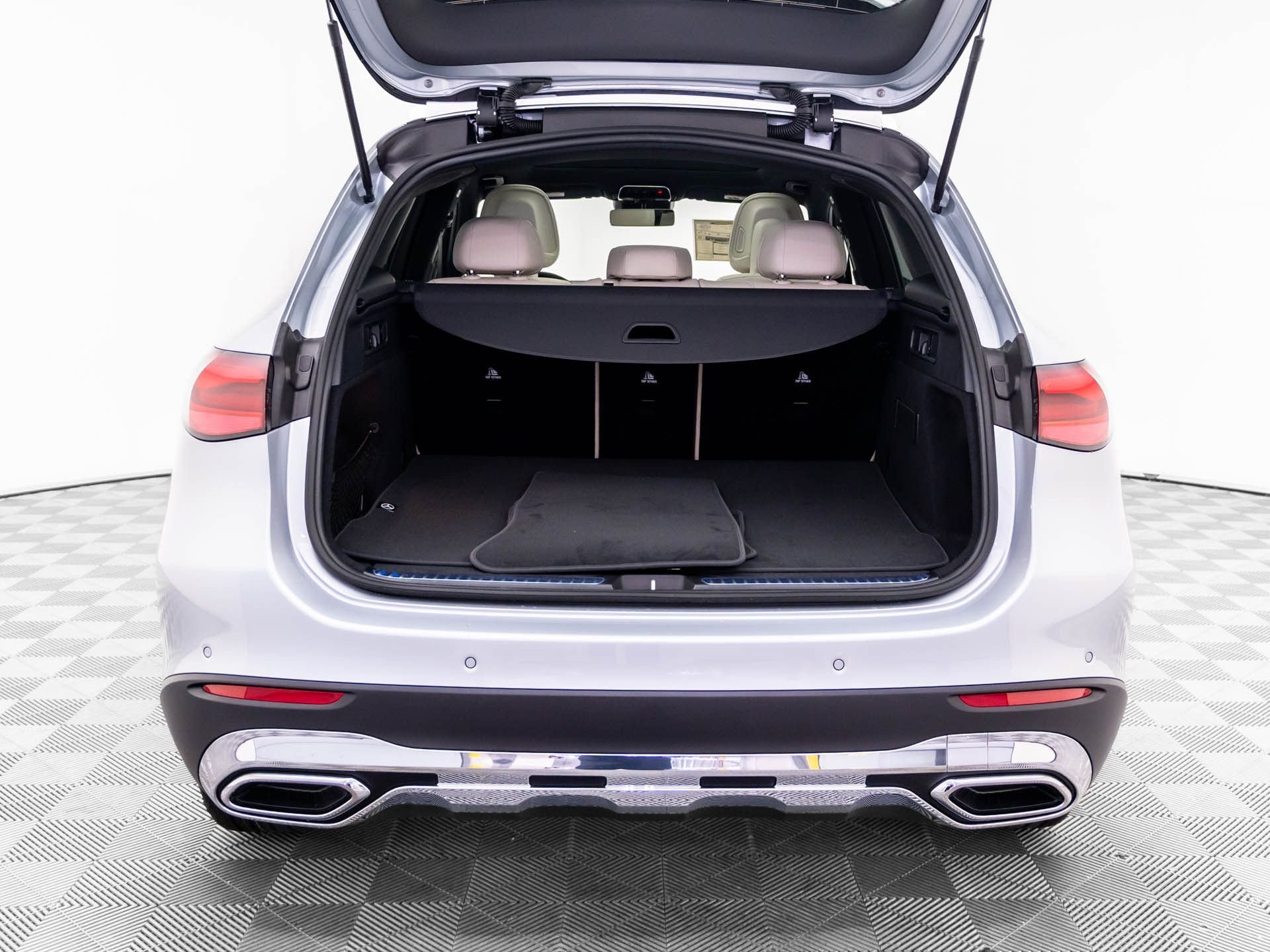 New 2026 Silver Mercedes-Benz GLC 300 image 29
