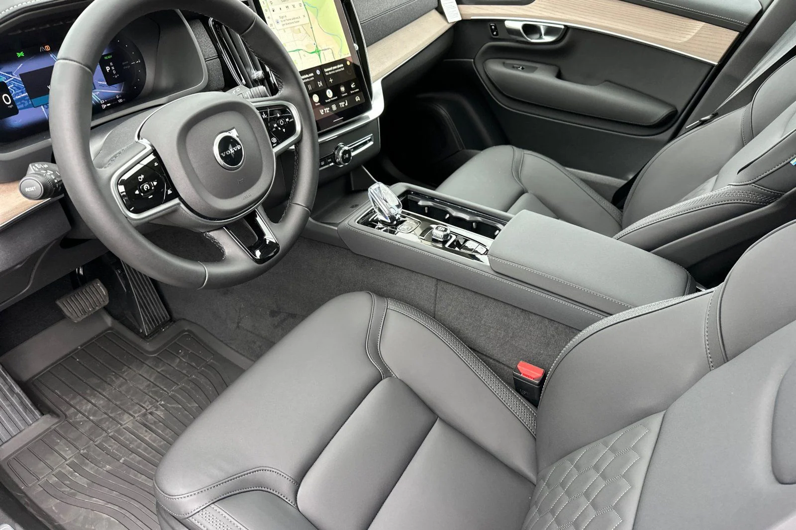 New 2026 Gray Volvo T8 Plus image 9