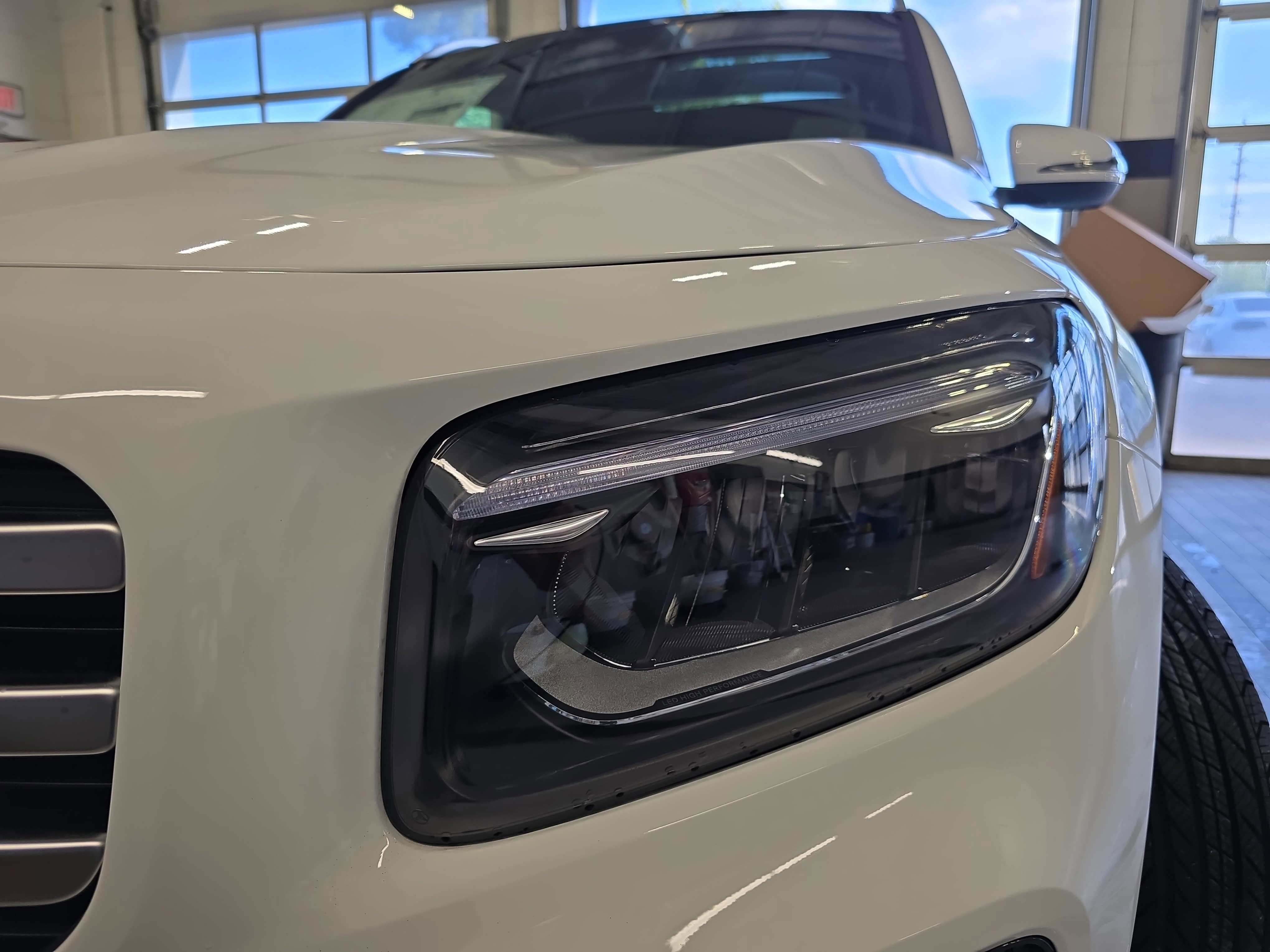 New 2026 Polar White Mercedes-Benz GLB250 image 32