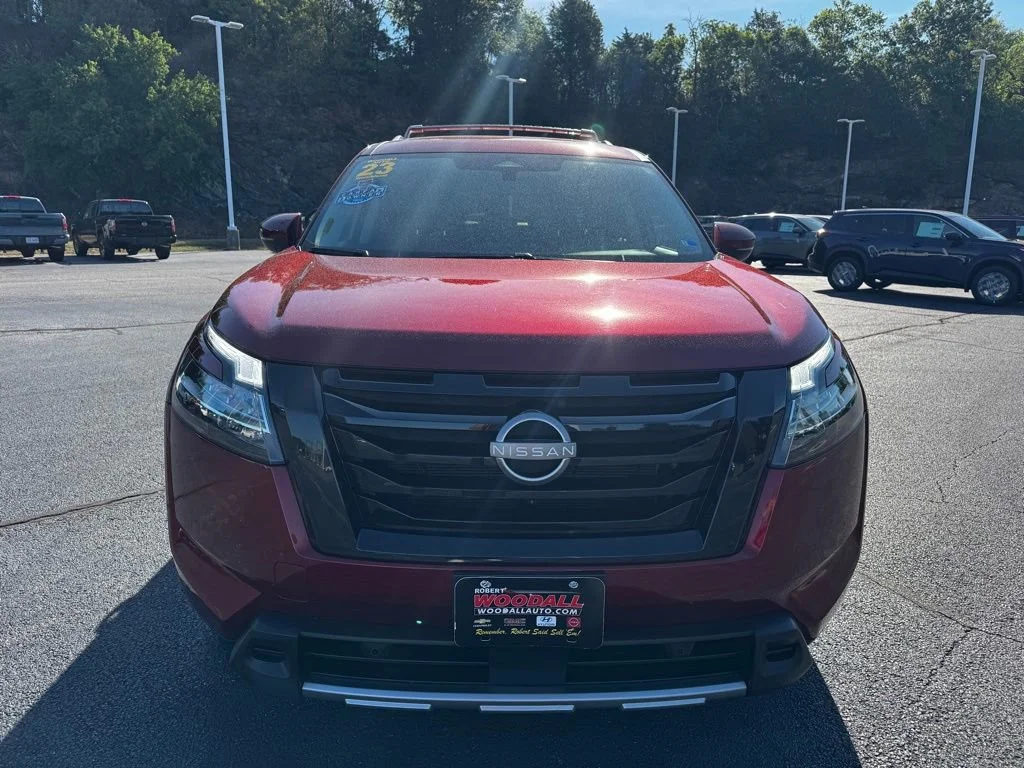 Used 2023 Red Nissan SL image 2