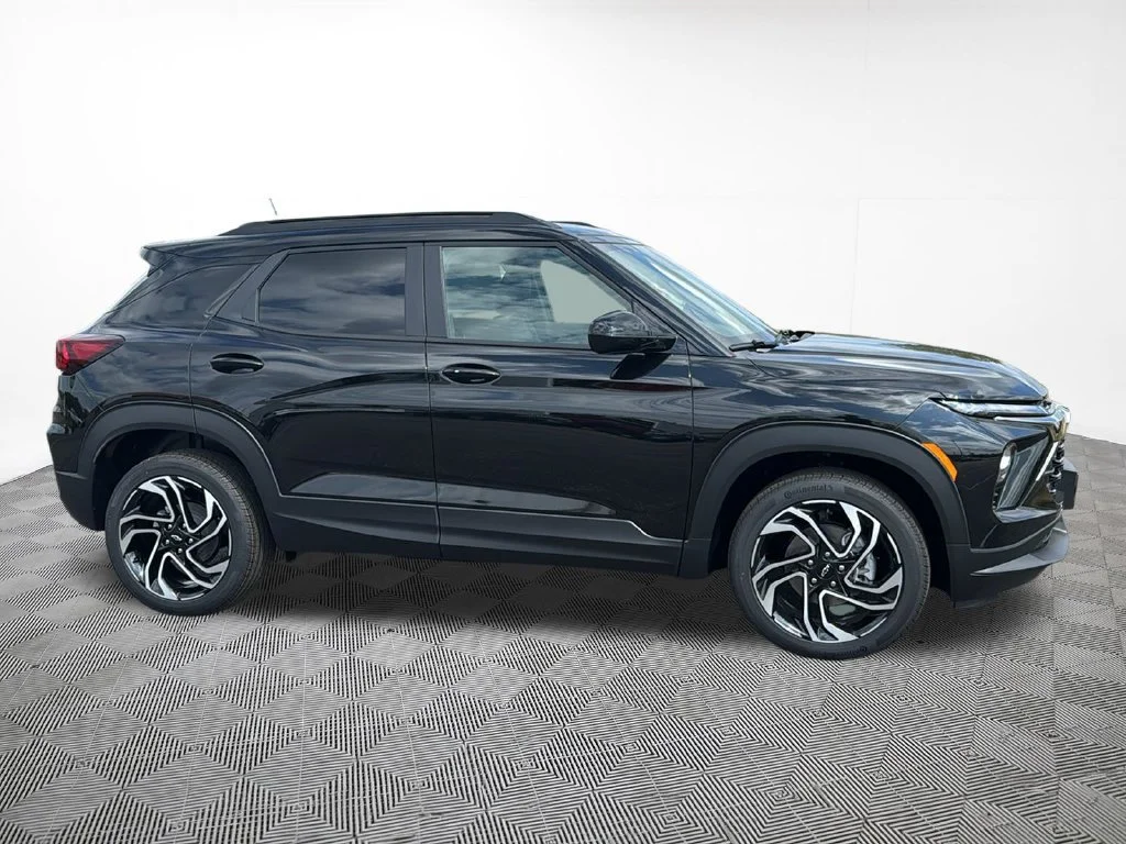 New 2026 Mosaic Black Metallic Chevrolet LT image 5
