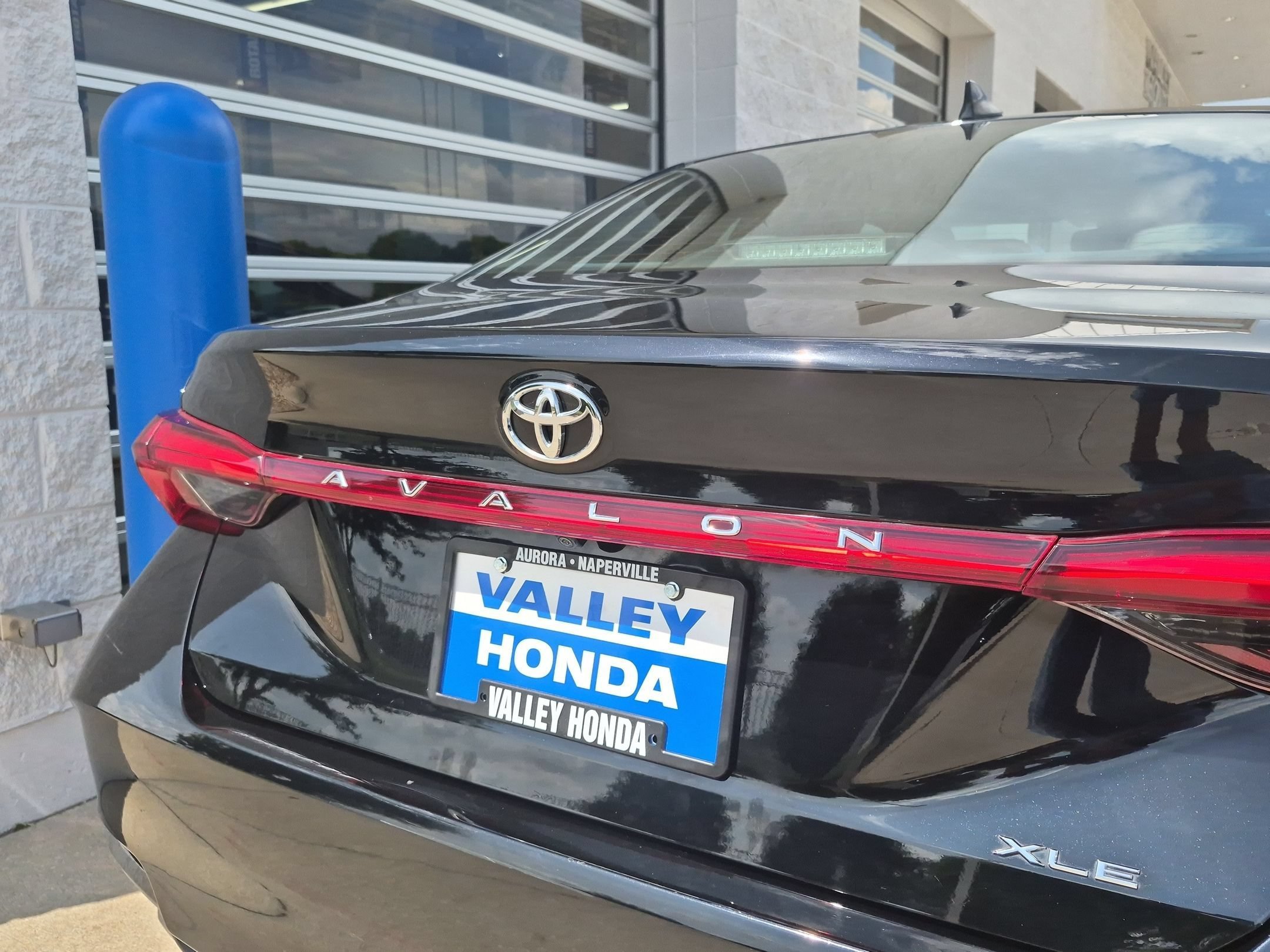 Used 2019 Midnight Black Metallic Toyota XLE image 27