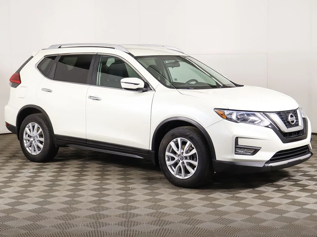 Used 2017 Nissan Rogue SV with VIN 5N1AT2MT0HC791406 for sale in Streetsboro, OH