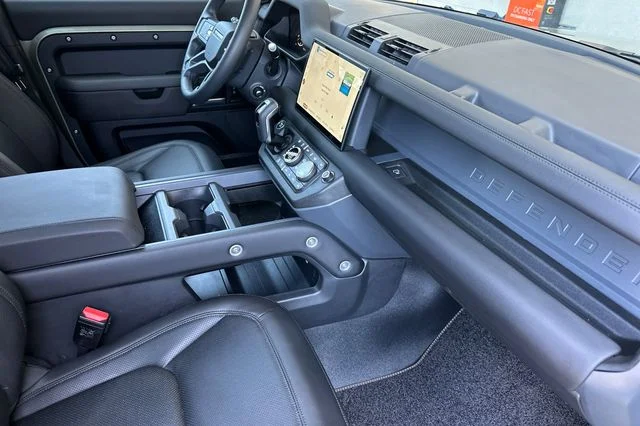 Certified Used 2025 Green Land Rover S image 14