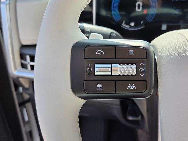 New 2027 White Hyundai SE FWD image 24
