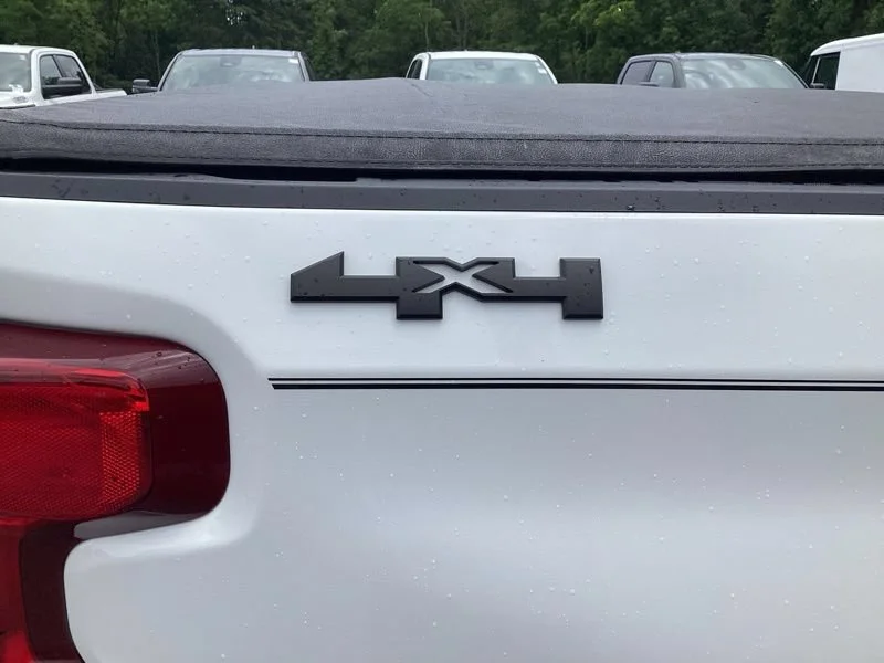 Used 2022 Summit White Chevrolet RST image 12